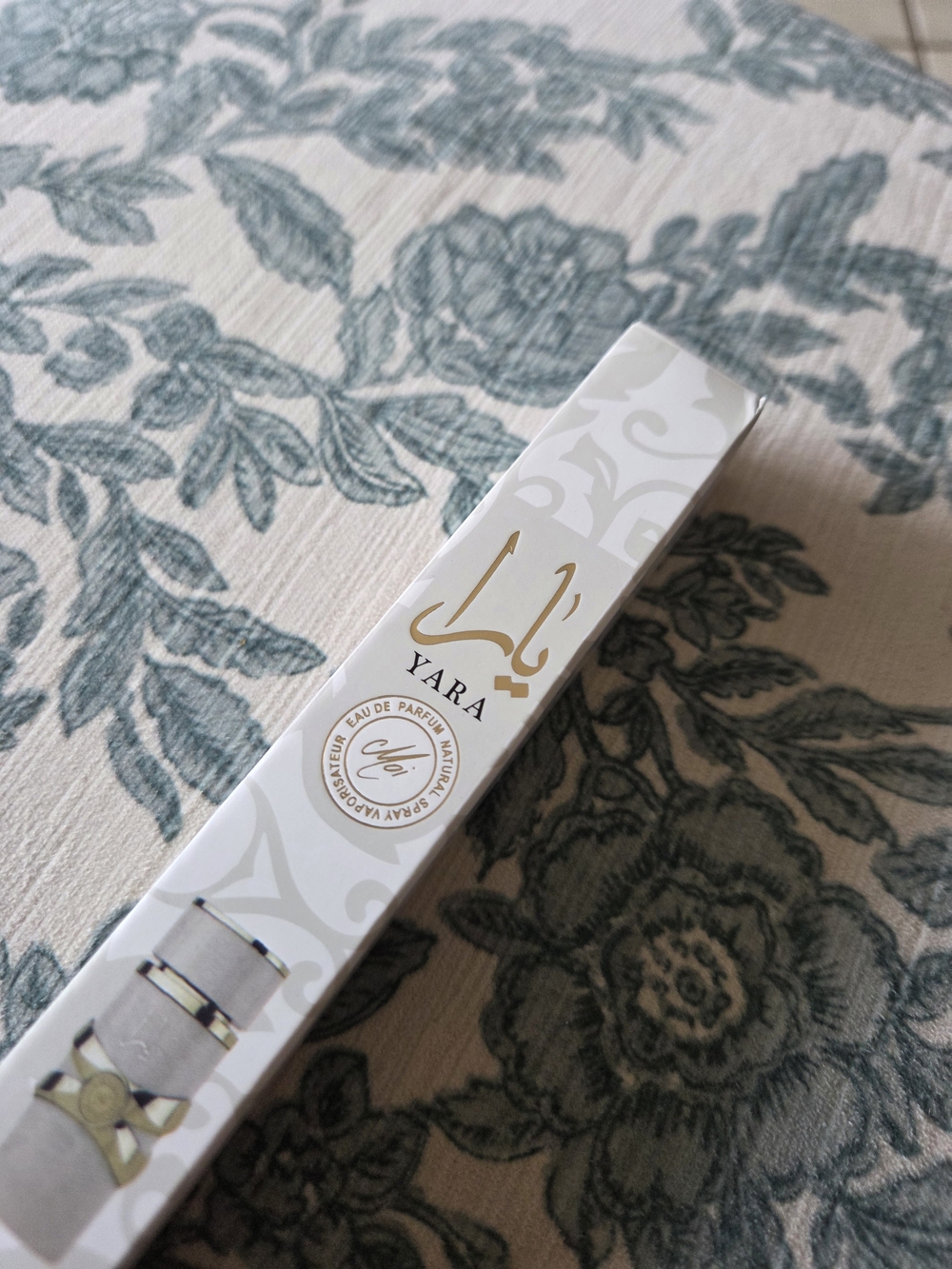 Yara Eau de Natural Spray Pen - White & Gold - Picture 3 of 4